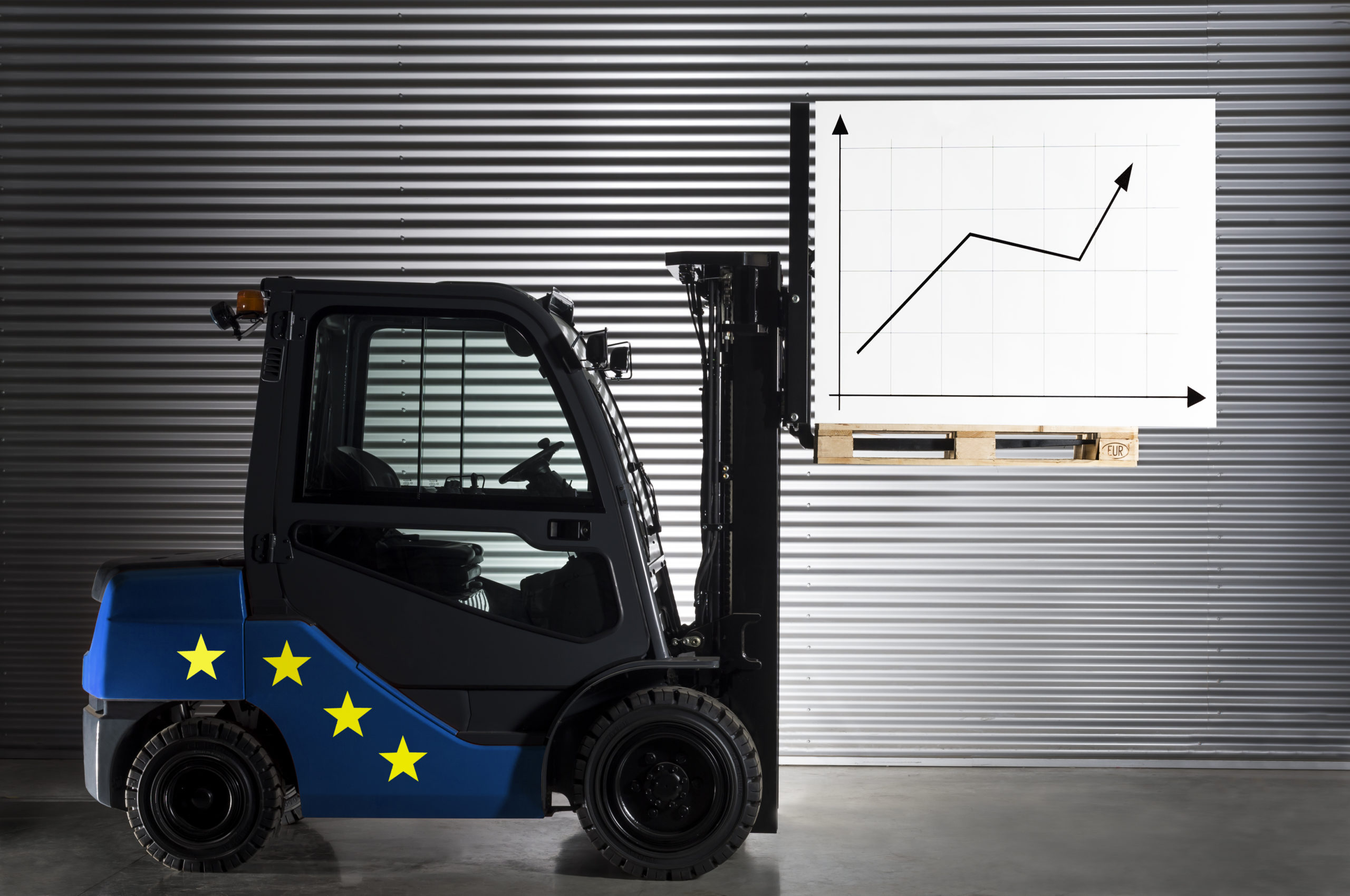 Evolución social y del empleo en Europa: el estudio de 2017 muestra tendencias positivas, pero pone de relieve la elevada carga que recae sobre los jóvenes.