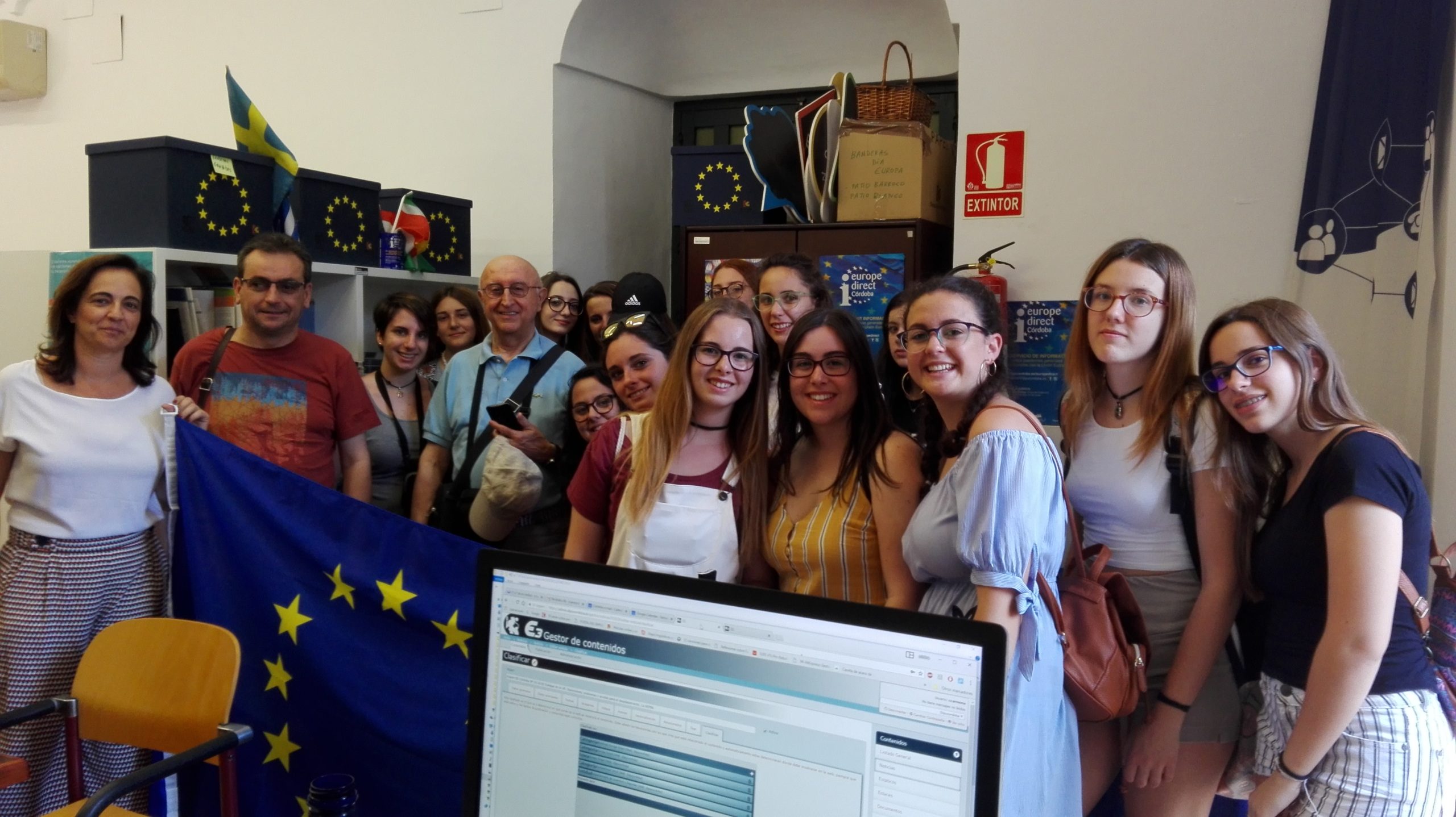 Visita a nuestro centro de un grupo de intercambio juvenil del Ayuntamiento de Carcabuey.