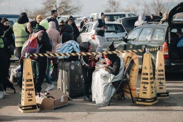 Ucrania: la Comisión propone la protección temporal para las personas que huyen de la guerra en Ucrania y directrices para los controles fronterizos