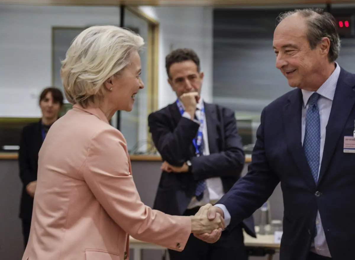 La presidenta von der Leyen copreside la Cumbre Social Tripartita sobre cómo poner los pilares de una economía europea fructífera