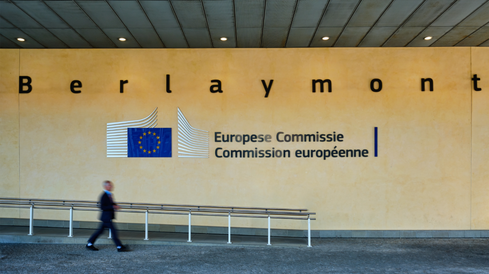 La Comisión simplifica las normas sobre sostenibilidad e inversiones de la UE, y pone a disposición más de 6 000 millones EUR al reducir la carga administrativa.